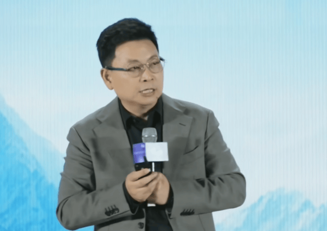 车圈名场面再次上演，华为余承东、小米雷军互怼大戏的深层解码 