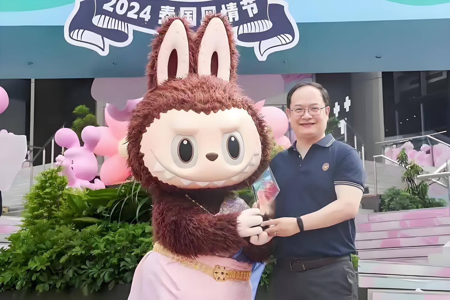 潮玩疯狂，但游戏公司做不了“泡泡玛特”