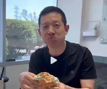 「爱哭男孩」贾跃亭又泪洒现场，数度哽咽感谢散户……