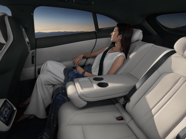 新时代SUV的正确答案，小米YU7 正式上市，售价25.35万元起