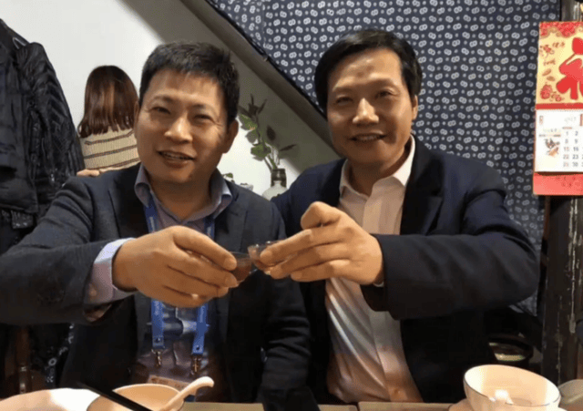 车圈名场面再次上演，华为余承东、小米雷军互怼大戏的深层解码 