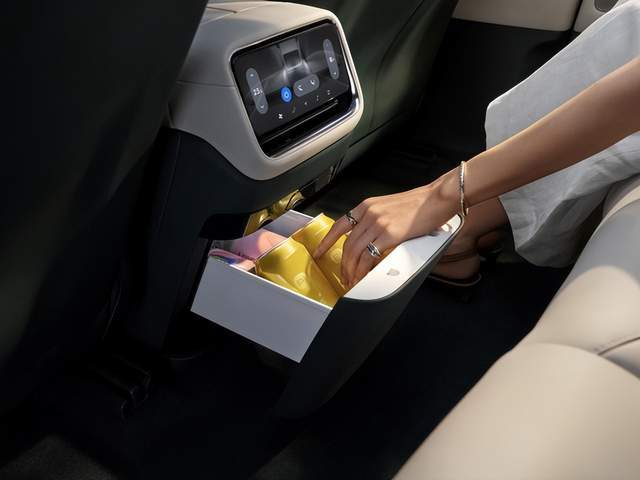 新时代SUV的正确答案，小米YU7 正式上市，售价25.35万元起