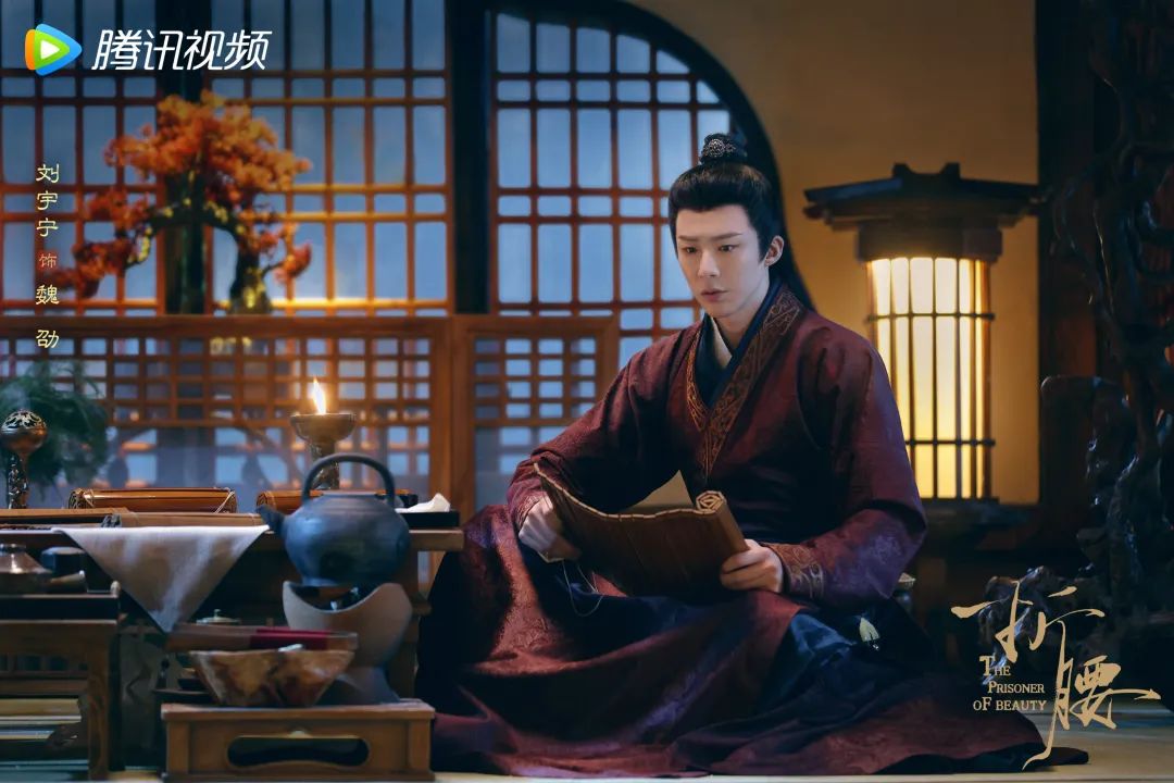 何秋亊演唱会抄袭翻车，网红为何放不下明星梦？