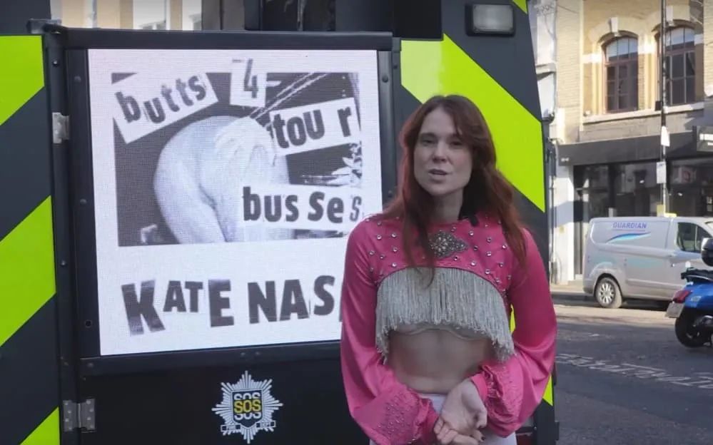 又一位歌手“下海”OnlyFans，真穷还是哭穷？