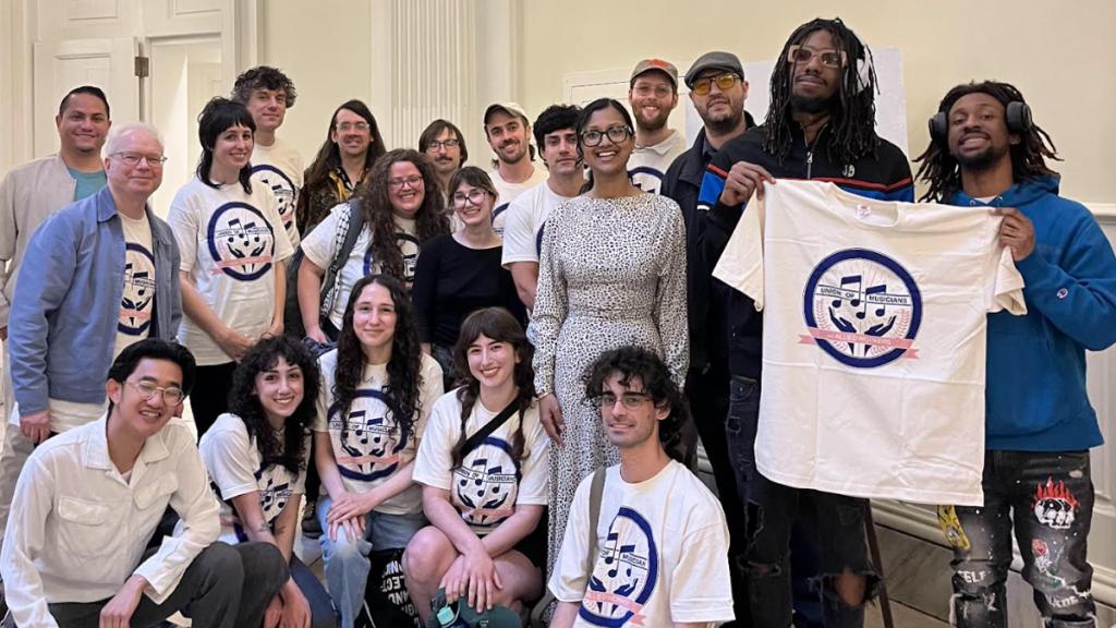 又一位歌手“下海”OnlyFans，真穷还是哭穷？