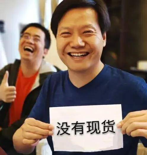 员工用脚关直饮水桶，这次还有人替蜜雪冰城说话吗？