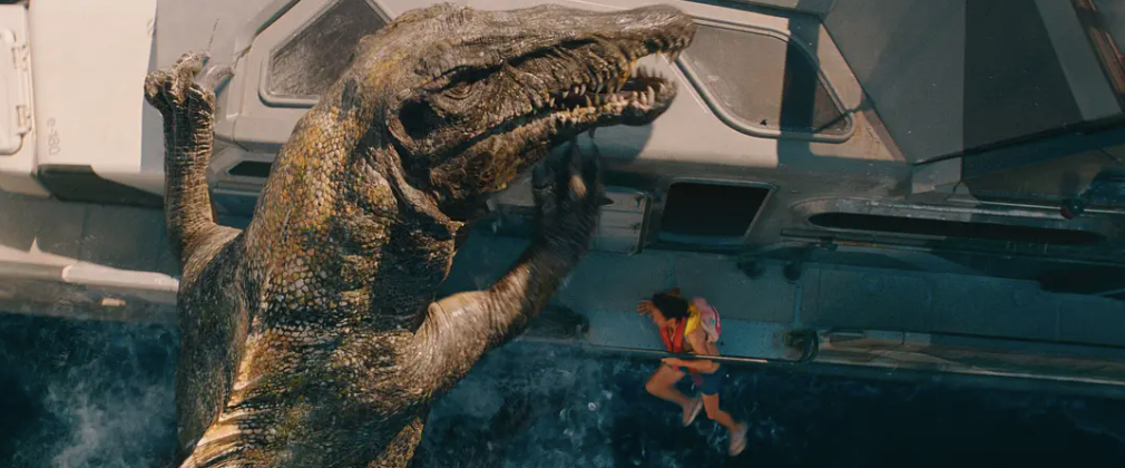 “寡姐+异形大恐龙”不及预期，暑期档后半程要靠国产片了