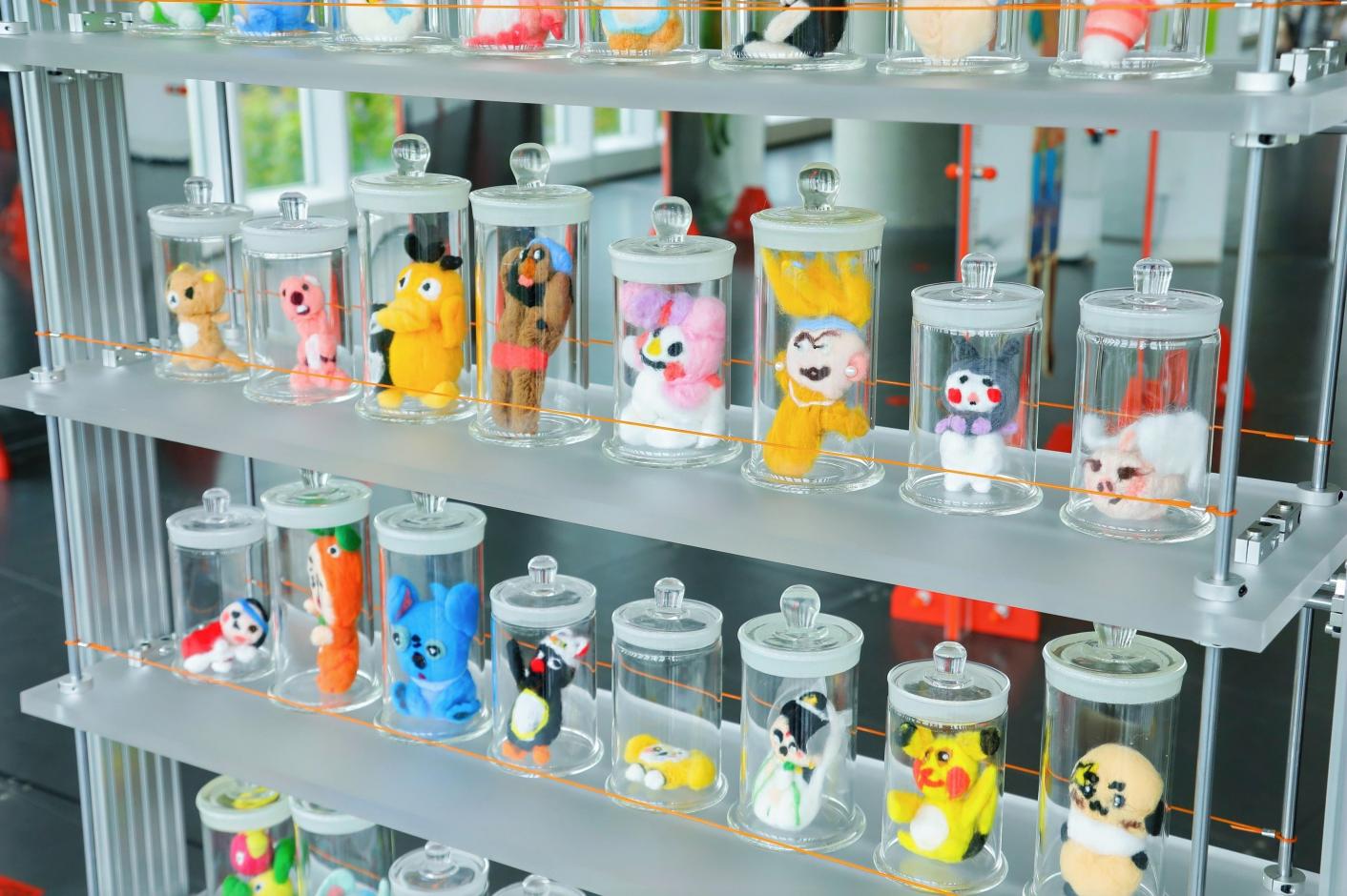 淘宝丑东西办线下展啦！五届赛事超百款“丑东西”梦幻联动，“美术馆”变“丑术馆”