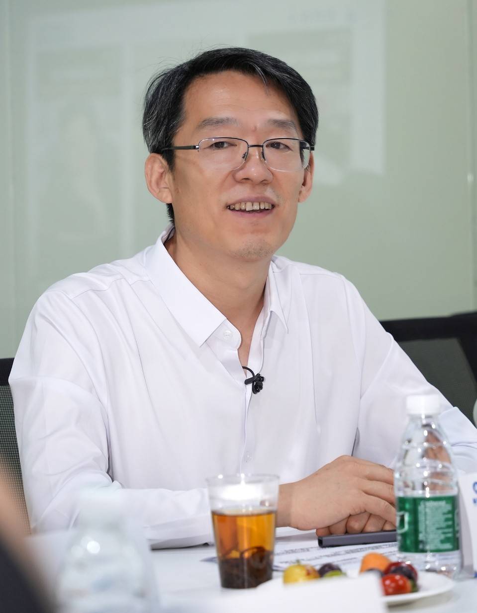 AI时代怕失业？985海归教授李泽用“反卷秘籍” 戳破生存焦虑 