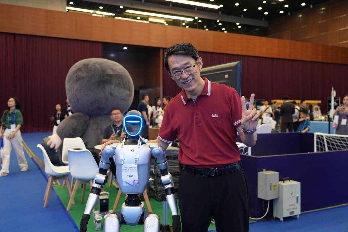 AI时代怕失业？985海归教授李泽用“反卷秘籍” 戳破生存焦虑 