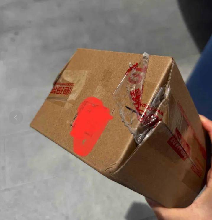 12万笔记吐槽Labubu被拆盒偷换，快递员杀疯了？