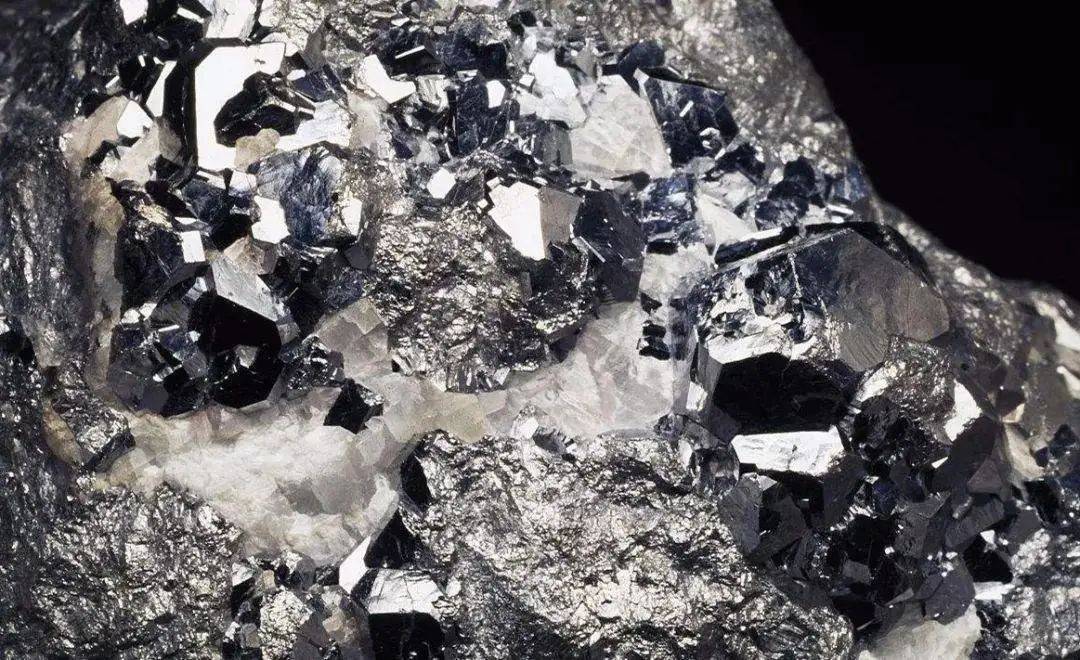 铂金想复苏，但年轻人不买账