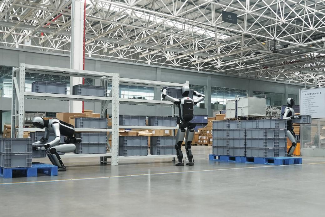 群脑网络2.0+Co-Agent构建AI双循环，优必选工业人形机器人Walker S2智能进化