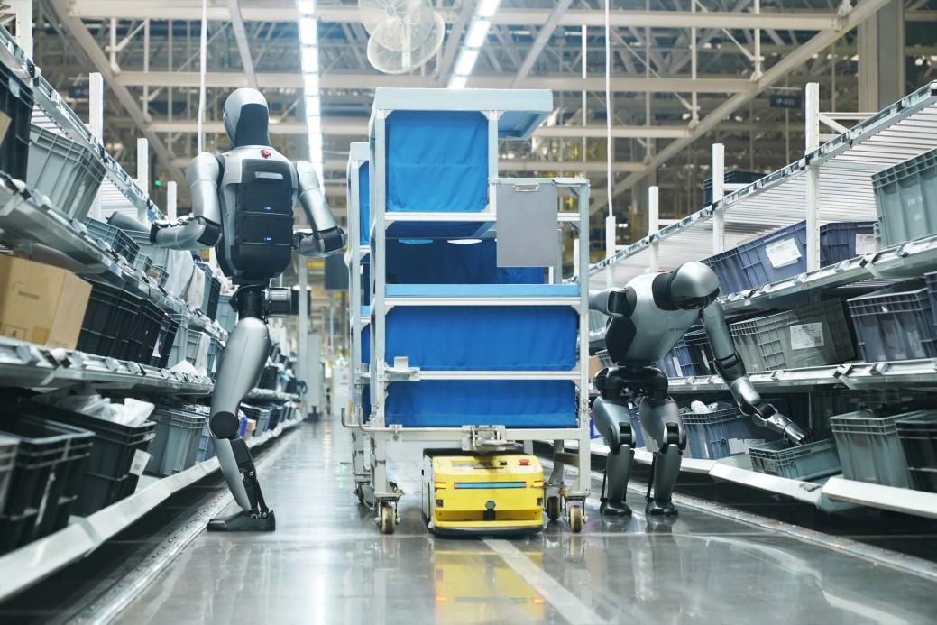 群脑网络2.0+Co-Agent构建AI双循环，优必选工业人形机器人Walker S2智能进化