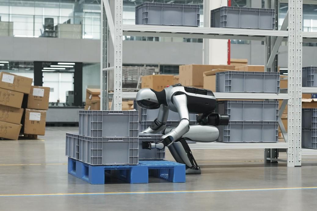 群脑网络2.0+Co-Agent构建AI双循环，优必选工业人形机器人Walker S2智能进化