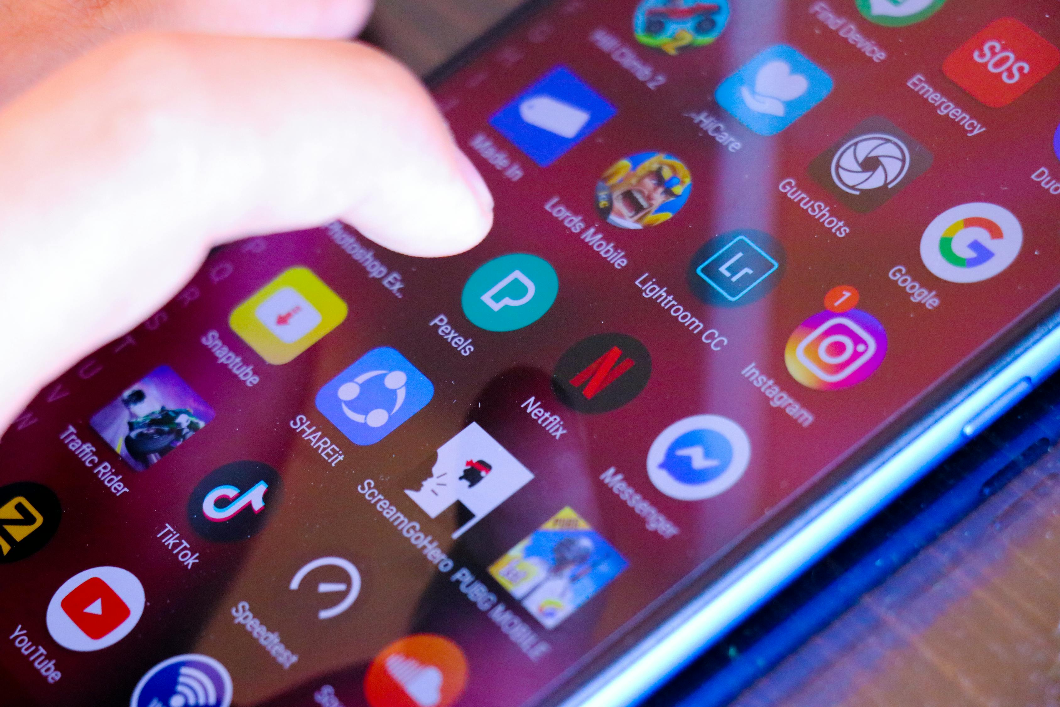 县城手机店开始消失了？为啥手机在县城都卖不出去了？