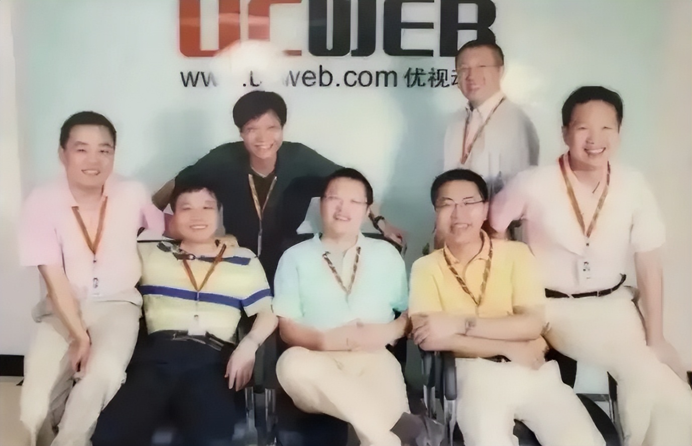 何小鹏晒和雷军聊天记录！网友调侃：雷总到哪都不忘打广告……