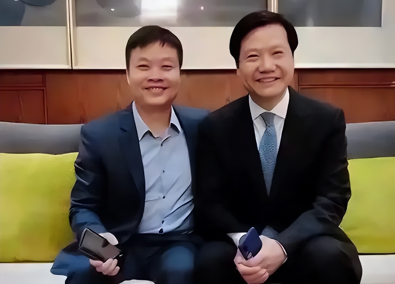 何小鹏晒和雷军聊天记录！网友调侃：雷总到哪都不忘打广告……