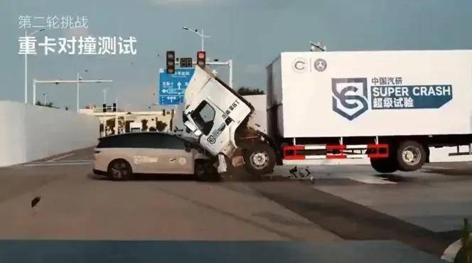 罗永浩为挺张绍刚和女网友开战！脏话满屏飞，怒发几十条……