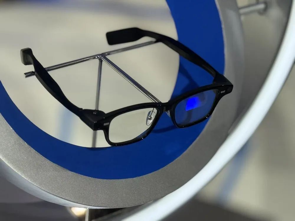 AI眼镜“难戴”，但为何厂商却停不下来？