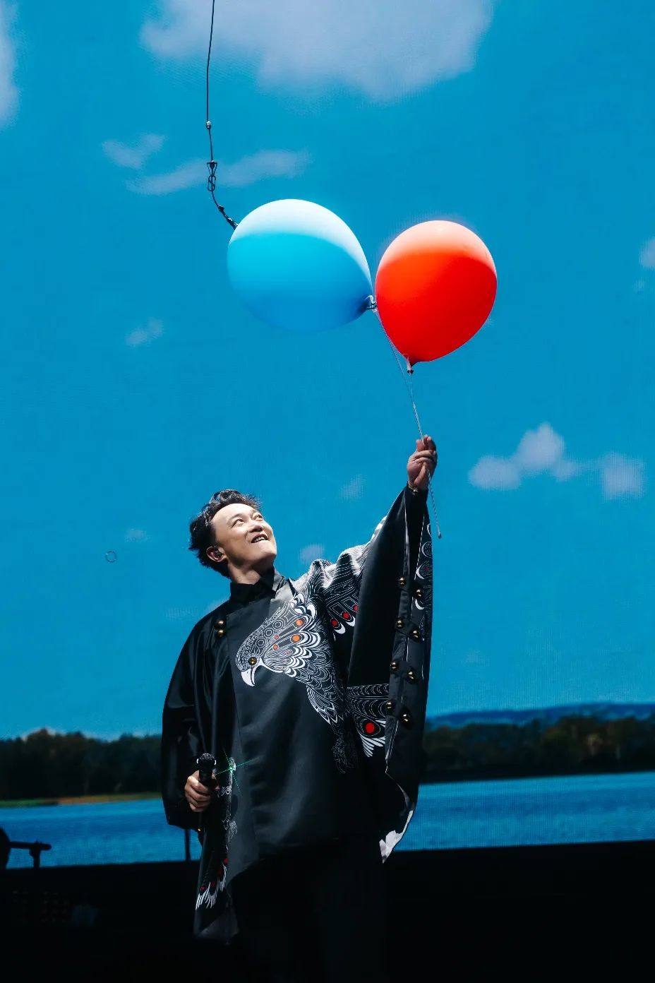 陈奕迅《FEAR and DREAMS 世界巡回演唱会》现场实录数字专辑全面上线