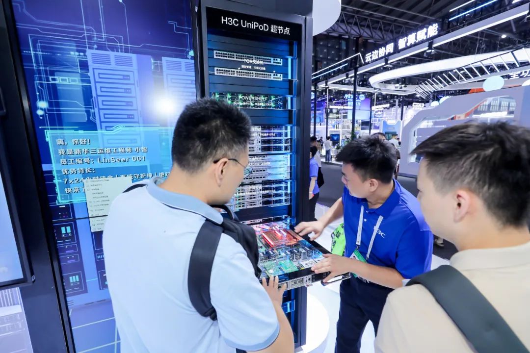 2025AI行业升级生态战：谁在“种树”？谁在“造林”？