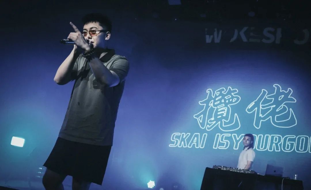 “揽佬宇宙”袭来，中文说唱最缺“土”哥们？