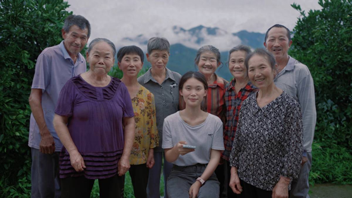 73岁老人第一次学网购，拼多多“千亿扶持”助力消费普惠进山村