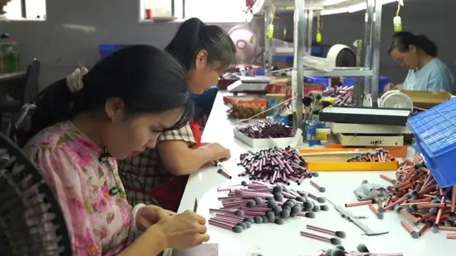 从代工到品牌：拼多多“千亿扶持”计划助推“归雁”返乡，筑就鹿邑百亿化妆刷之城