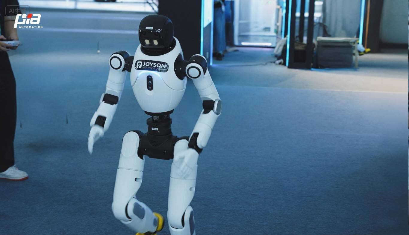 均普智能机器人家族首次集体亮相2025云栖大会，全面展示具身智能全栈技术实力