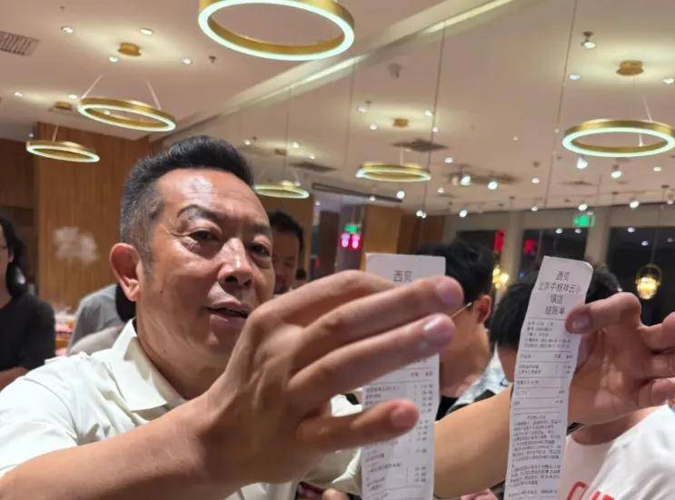 罗永浩连发22条、悬赏10万回应西贝起诉，贾国龙踢到钢板了？