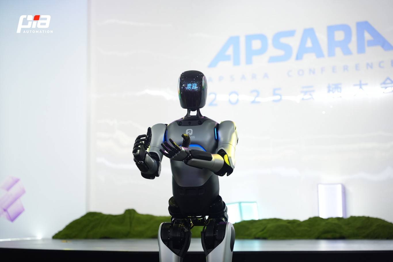 均普智能机器人家族首次集体亮相2025云栖大会，全面展示具身智能全栈技术实力