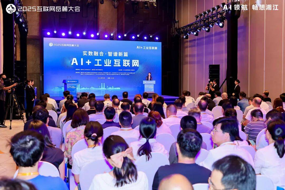 代码跃动湘江畔：长沙青年如何用AI点亮世界舞台