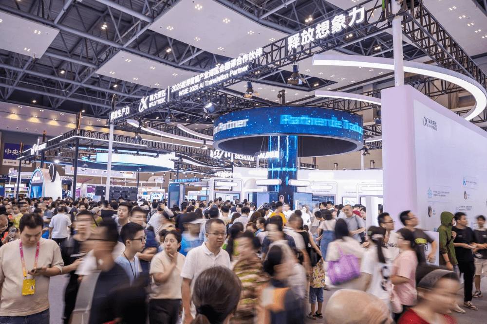 学习机行业迎来新第一，科大讯飞为何能从高端第一成为行业第一-黑板洞察