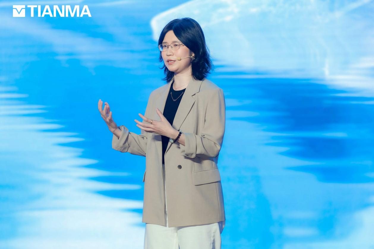 天马发布“天工屏”：从“硬件制造”到“感官体验创造者”，中国显示技术点亮全球