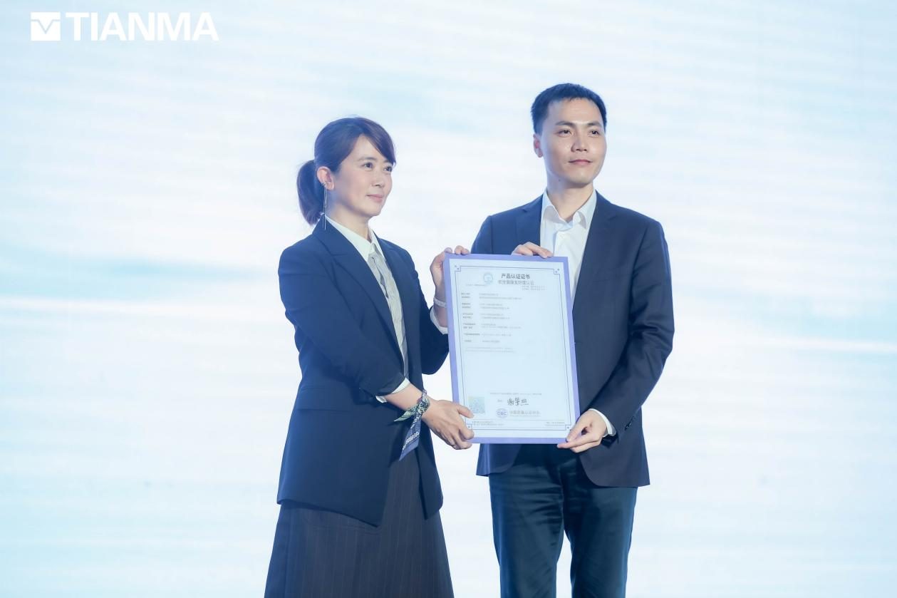 天马发布“天工屏”：从“硬件制造”到“感官体验创造者”，中国显示技术点亮全球