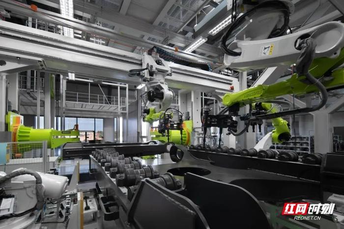 长沙“造梯”，AI登高