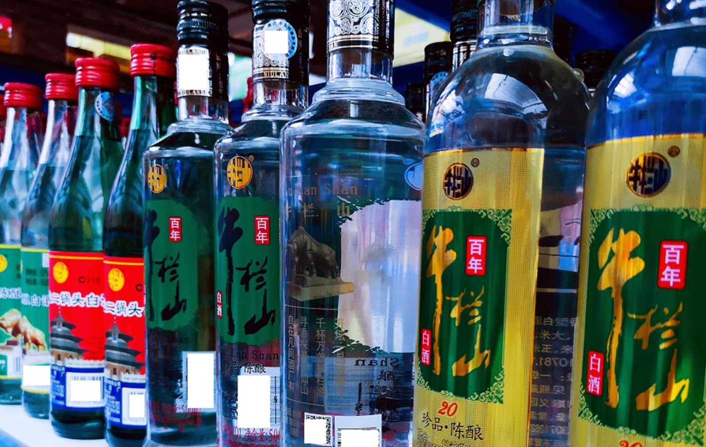 牛栏山也卖不动了？大名鼎鼎的二锅头为啥也不好卖了？