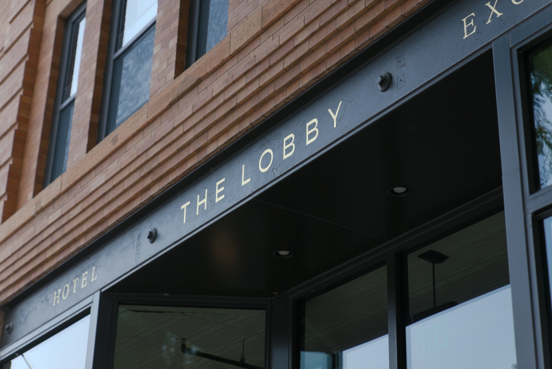 苏富比佣金大跌近20%，最有钱的富豪们都不好了吗？