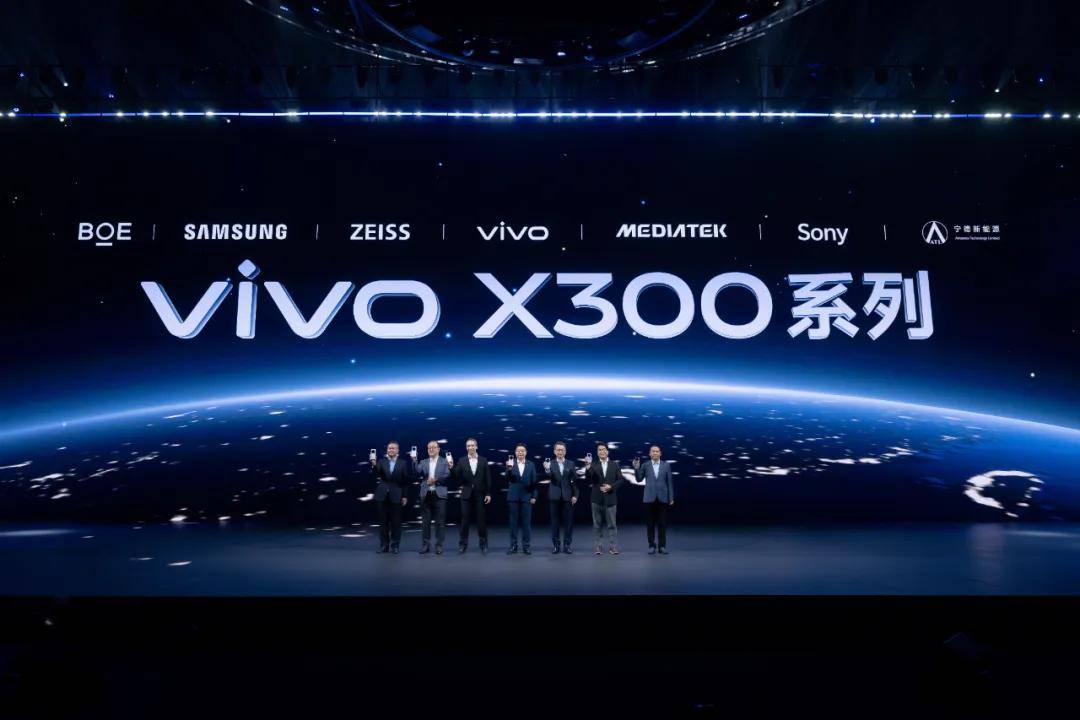 2025手机行业还能性感起来吗？vivo说看我的