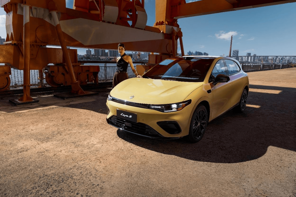 重塑10万级年轻出行价值标杆 零跑Lafa5上市限时惊喜价9.28万起