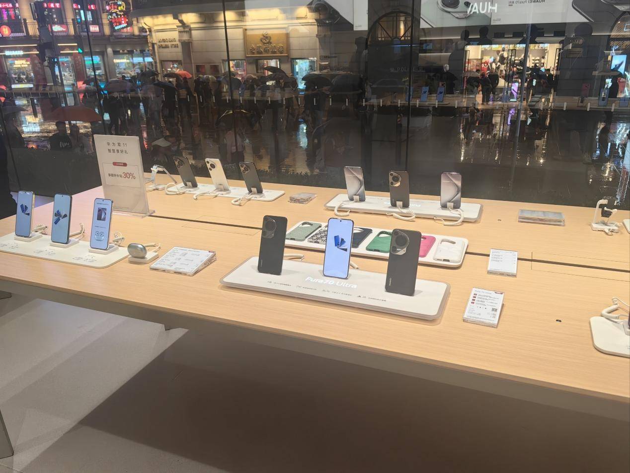 不上不下的中端手机，正陷入“进退两难”