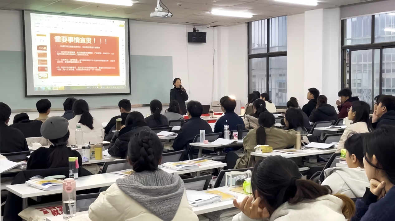 371.8万人将赴国考！千亿培训市场“大洗牌”-黑板洞察