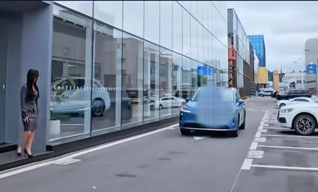 一车企用女员工人肉测试鬼探头！网友：这么炫的技术让老板上