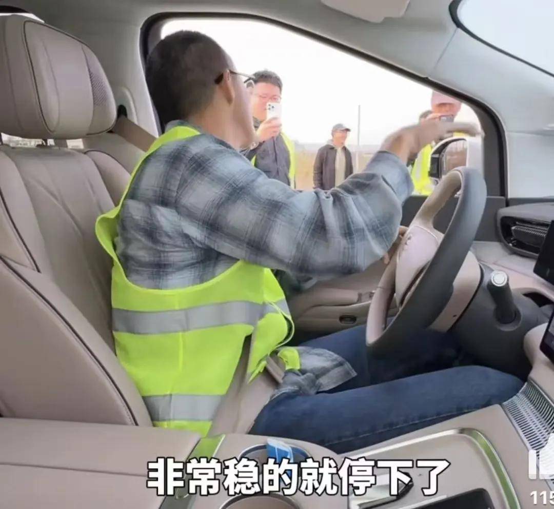 陈震开小鹏X9复现闪灵事故！小鹏高管：让一些自媒体破防了……