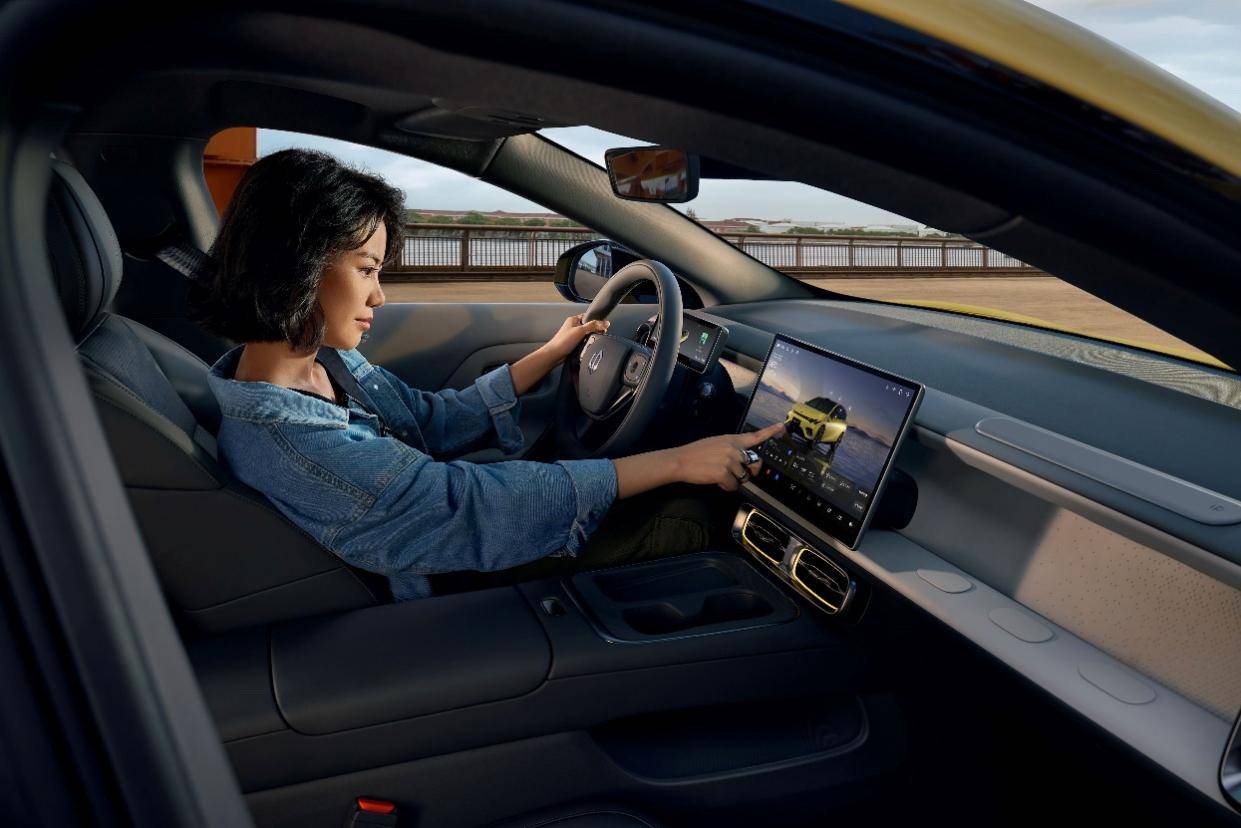 零跑Lafa5开启预售 重新定义Z世代“高颜值运动轿跑”新标准