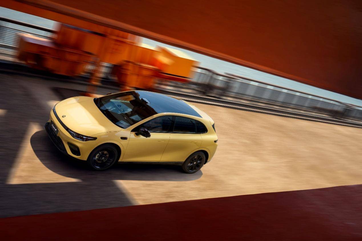 重塑10万级年轻出行价值标杆 零跑Lafa5上市限时惊喜价9.28万起