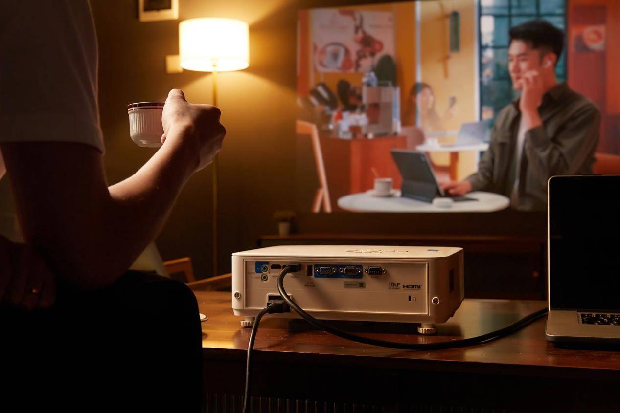 红极一时的投影仪，正在被“赶出”客厅