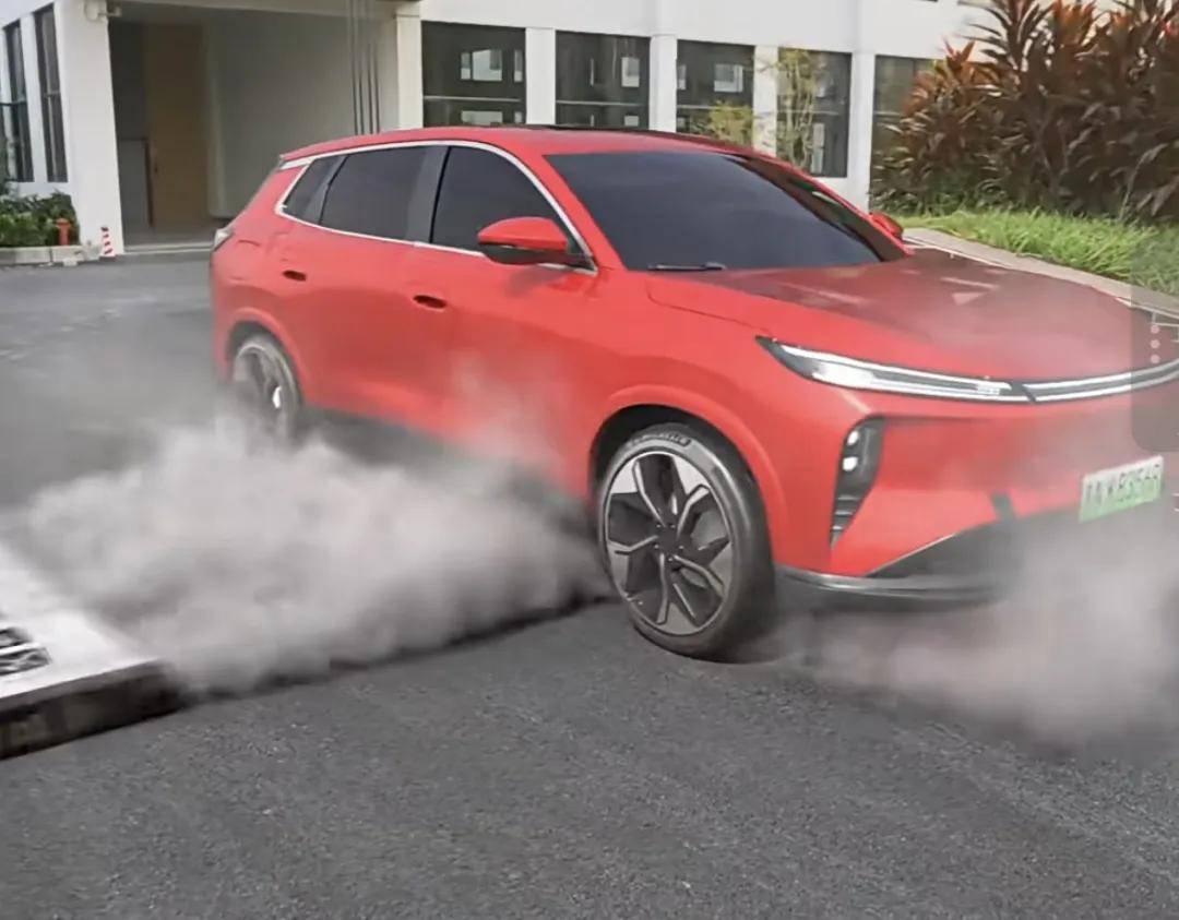 一车企用女员工人肉测试鬼探头！网友：这么炫的技术让老板上