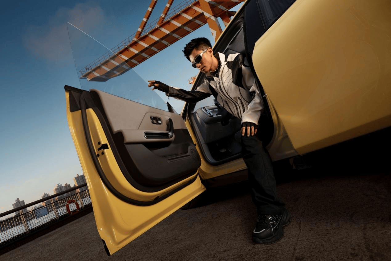 重塑10万级年轻出行价值标杆 零跑Lafa5上市限时惊喜价9.28万起